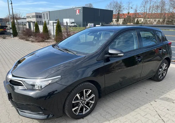 toyota auris kujawsko-pomorskie Toyota Auris cena 51900 przebieg: 102475, rok produkcji 2017 z Toruń